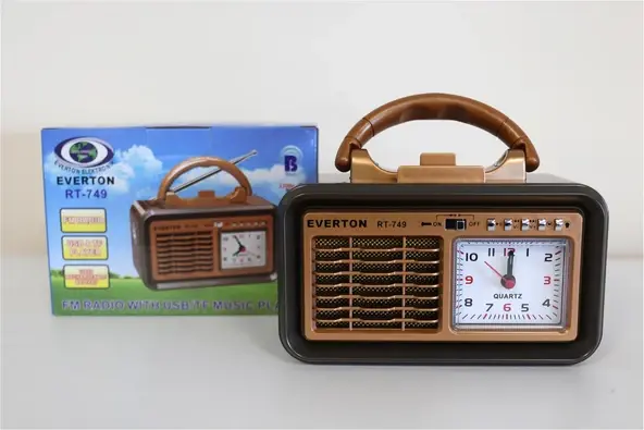 Rt-749 SAAT +FENER +ŞARJLI+ SOLAR GÜNEŞ PANEL +BLUETOOTH Özellikli Nostaljik müzik çalar Radyo